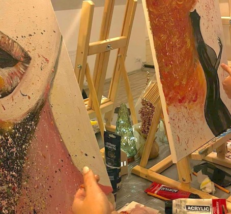 Mākslas meistarklase "Paint & Sip Wine" FELLINE studijā (2 pers.)