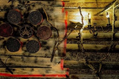 Квест «Заброшенная хижина с гробами» от Urbex Quest