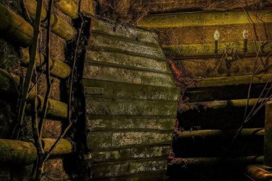 Квест «Заброшенная хижина с гробами» от Urbex Quest