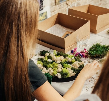 "Moss Art Studio" eko mākslas meistarklase: apaļā sūnu glezna