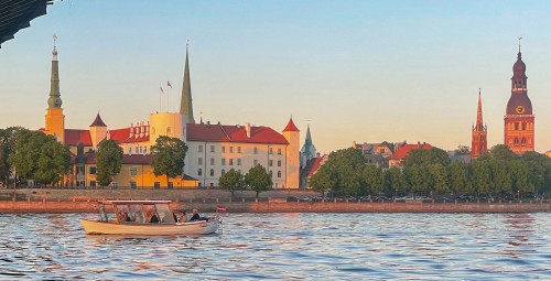 Прогулка на кораблике по Риге на закате для двоих