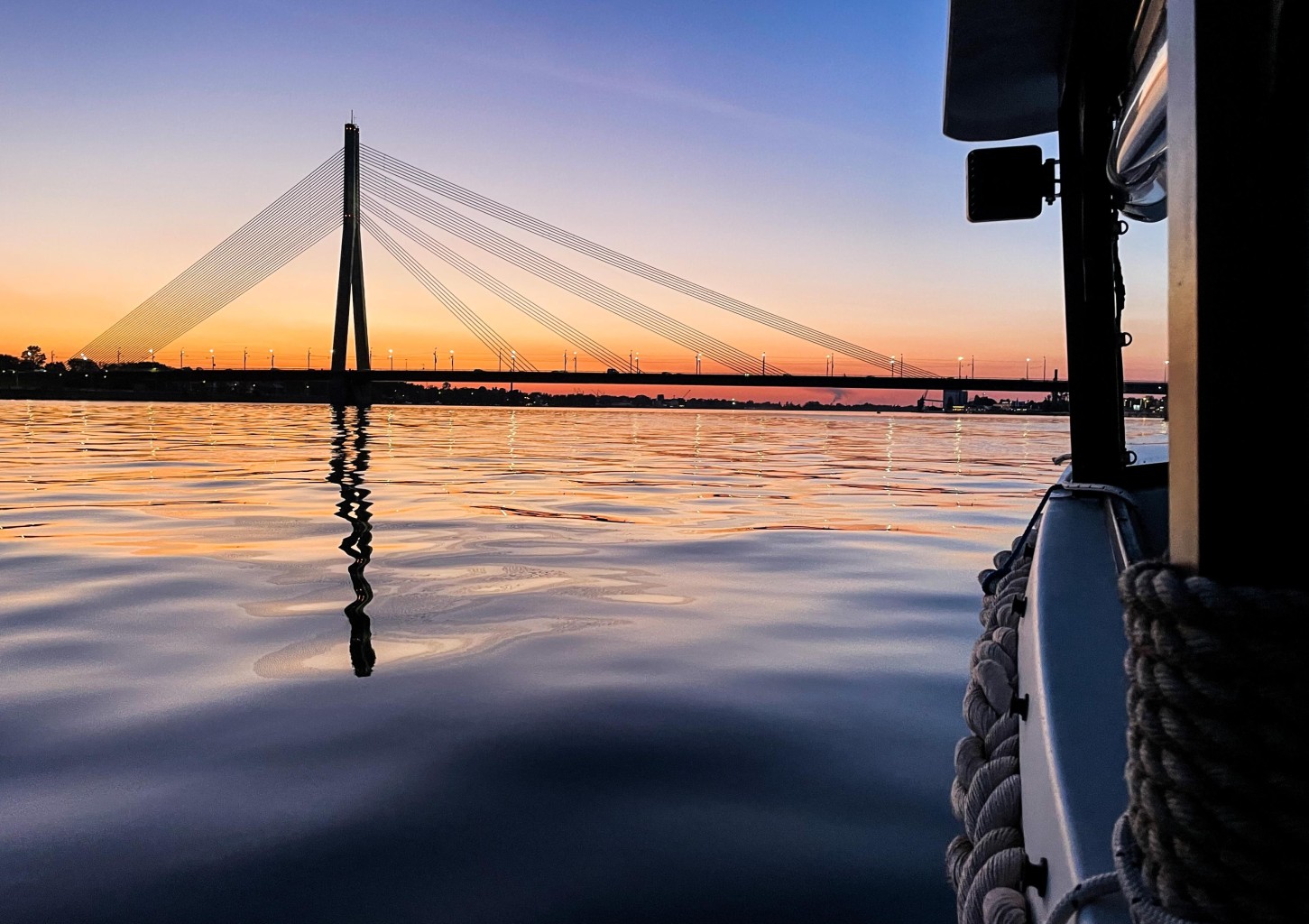 Прогулка на кораблике по Риге на закате для двоих