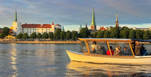 Прогулка на кораблике по Риге на закате для двоих