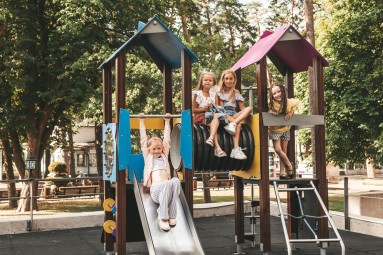 VASARAS 1 nakts SPA atpūta ★★★★ viesnīcā 3 pers. ĢIMENEI