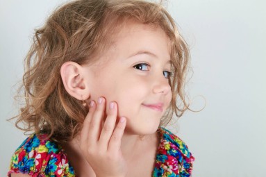 Ausu caurduršana bērnam Nela Gems studijā (4 caurumi)