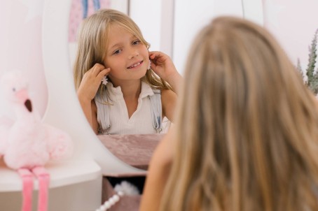 Ausu caurduršana bērnam Nela Gems studijā (4 caurumi)