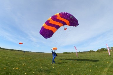 Static Line – самостоятельный прыжок с парашютом в Латгалии
