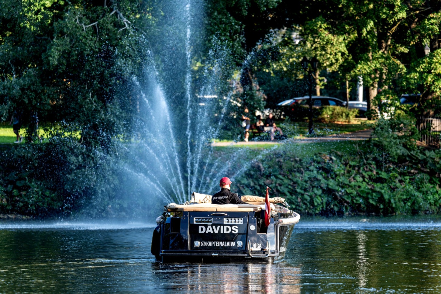 Pilsētas kanāla izbrauciens ar Kapteiņa Laivu "Dāvids" (5 pers.)