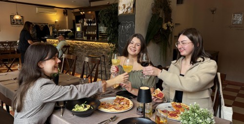 Picas un dzērieni diviem itāļu restorānā Da Roberta Rīgā