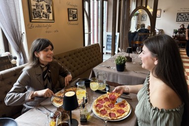 Picas un dzērieni diviem itāļu restorānā Da Roberta Rīgā