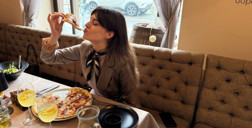 Picas un dzērieni diviem itāļu restorānā Da Roberta Rīgā