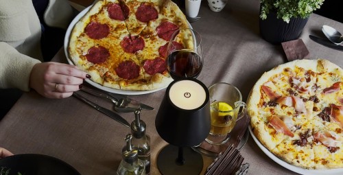 Picas un dzērieni diviem itāļu restorānā Da Roberta Rīgā