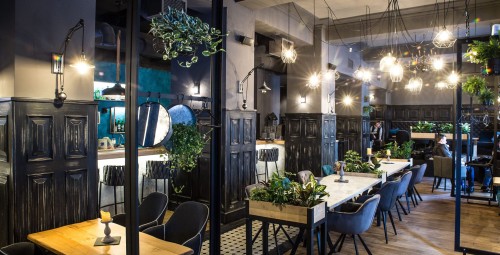 Vakariņas sveču gaismā Table 7 gastrobārā Vecrīgā