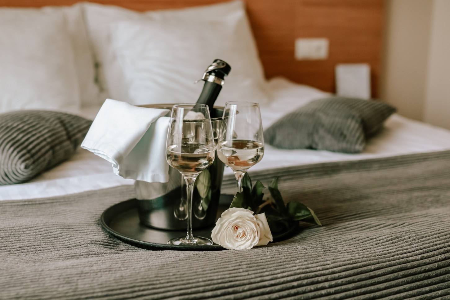 Romantiska atpūta ar vīnu un saldumiem – Hotel Sigulda