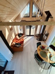 Smiltsērkšķu namiņš – 1 nakts dabas ielokā un kubls diviem