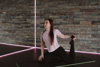 GoldenOne: deju nodarbība un stiepšanās 2 personām – Rīga