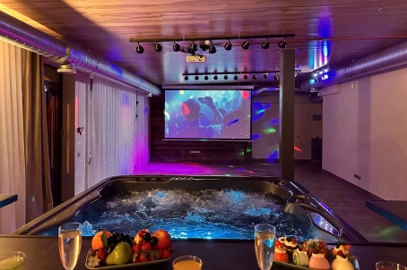 Skyhouse SPA Cinema: 1 nakts ar SPA un kino 2–4 personām