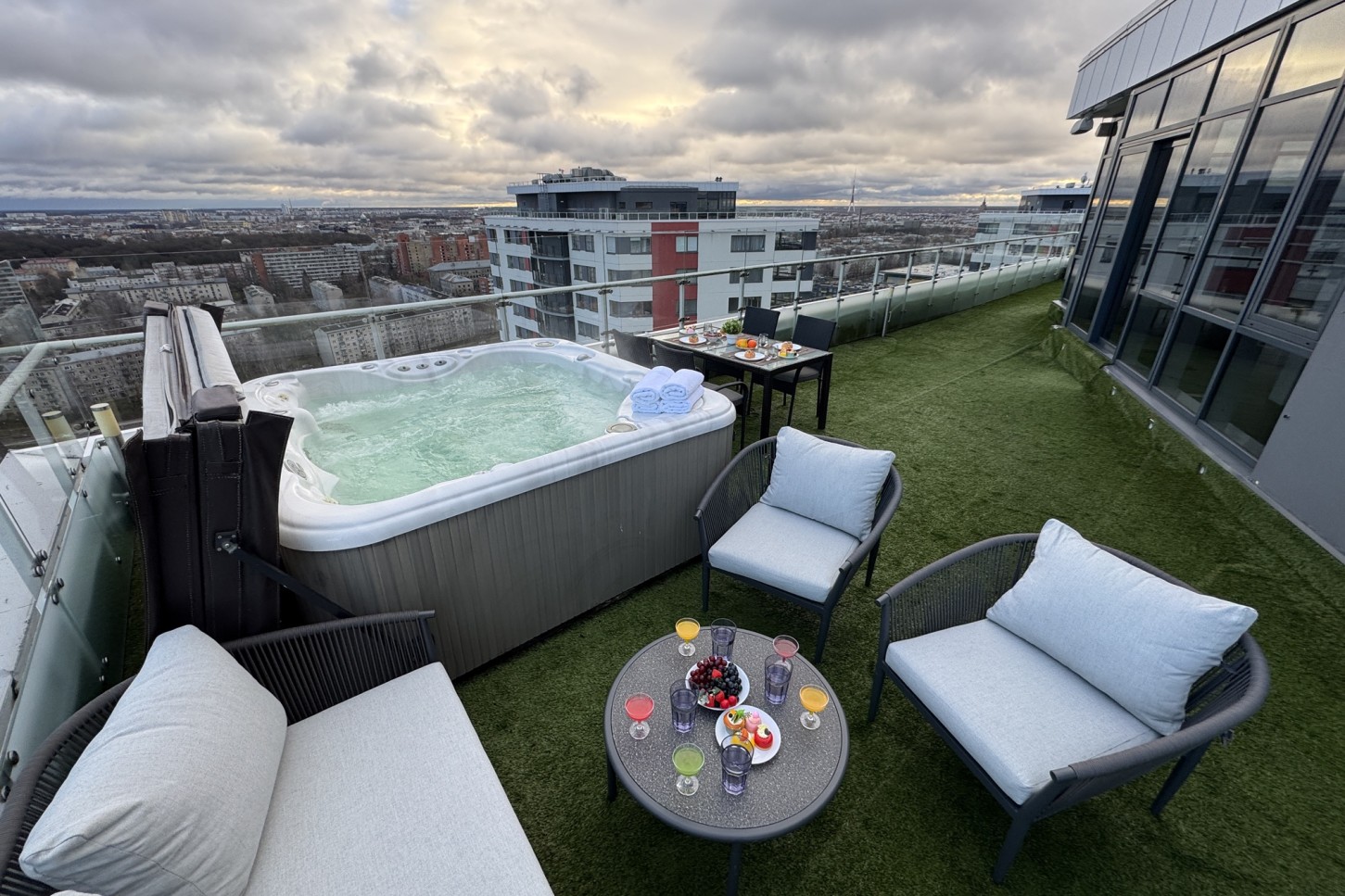 Privāta dienas SPA atpūta penthausā virs Rīgas, 2–4 pers.