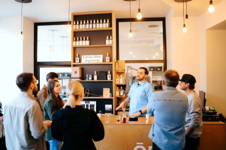 ŌBDO craft džina darītava: ekskursija un degustācija Rīgā