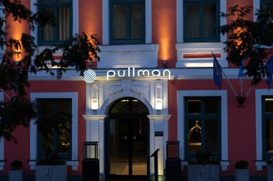 Harper Woolf Dirty Dinner – vakariņas ar raksturu 