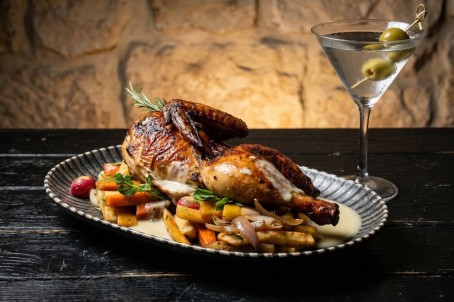 Harper Woolf Dirty Dinner – vakariņas ar raksturu