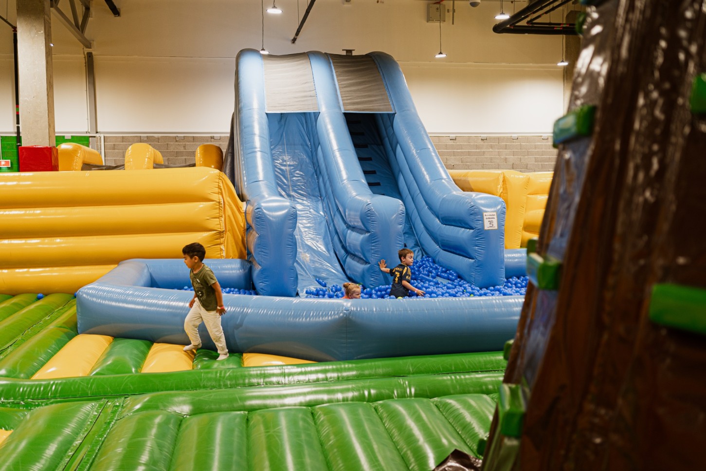 Game O`Clock Rīgā – jautra diena atrakciju parkā 2 bērniem