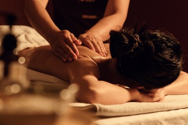 Klasiskā muguras masāža studijā Impulse Riga