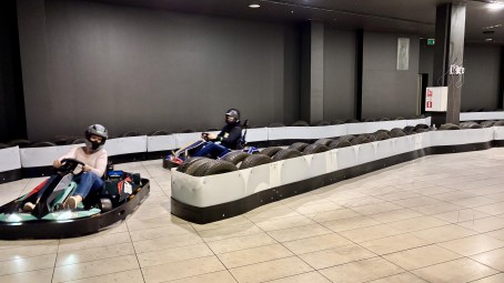 Заезд на электрокартинге в Вецриге – 14 мин. адреналина