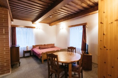 Kā pasakā: nakts un izklaides Jaunmoku pilī ģimenei (2+2)