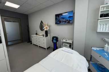 Kompleksā sejas ādas tīrīšana 3 in 1 studijā AH Body Therapy