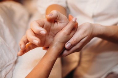 Kompleksā sejas ādas tīrīšana 3 in 1 studijā AH Body Therapy