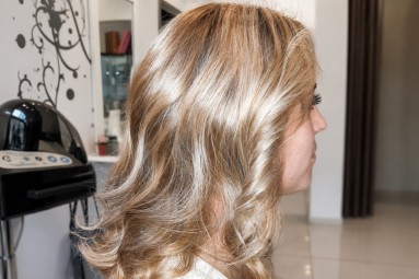Matu krāsošana Balayage tehnikā – matu garums līdz pleciem
