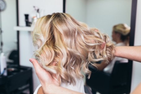 Matu krāsošana Balayage tehnikā – matu garums līdz pleciem