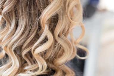 Matu krāsošana Balayage tehnikā – matu garums līdz pleciem