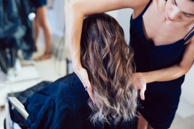 Matu krāsošana Balayage tehnikā – matu garums līdz lāpstiņām